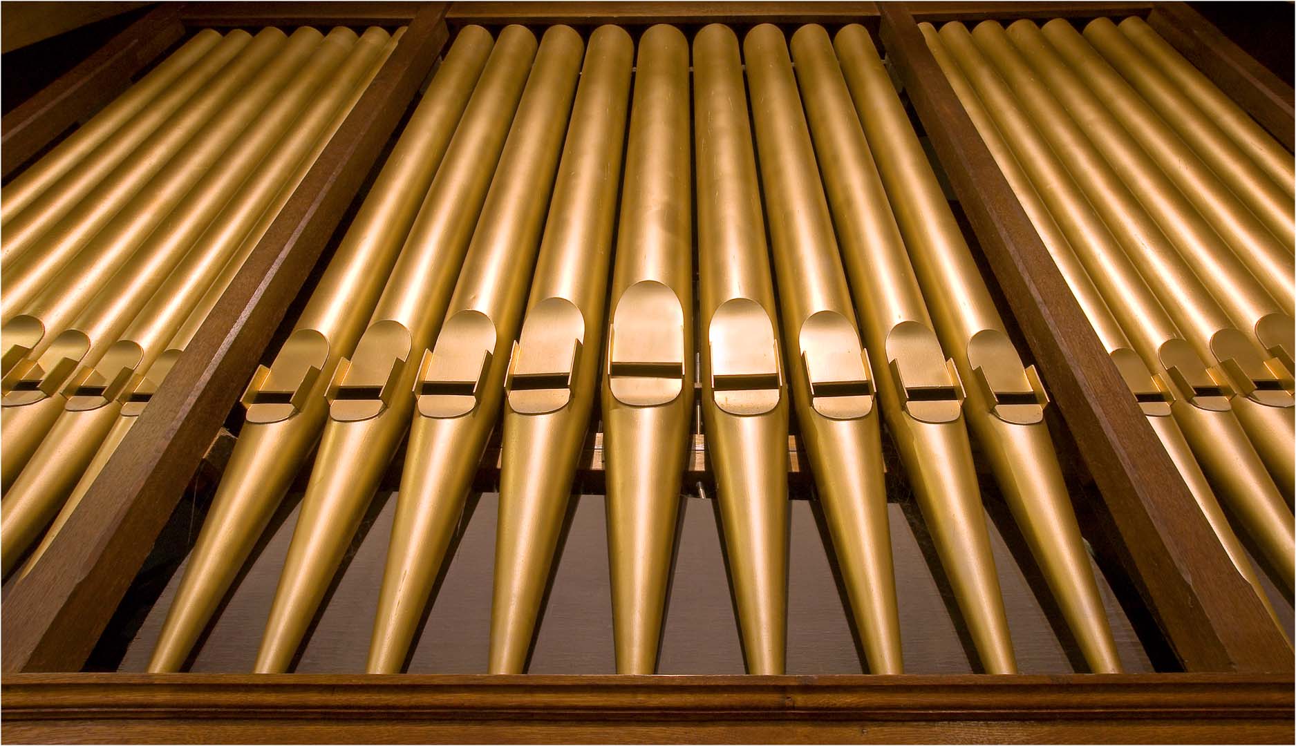 Высокий инструмент высокого регистра. Трубы органа. Органные трубы. Деревянные трубы органа. Лабиальные трубы органа.